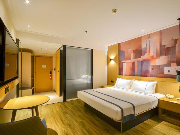 city comfort inn wuhan hanyang street caidian square metro station