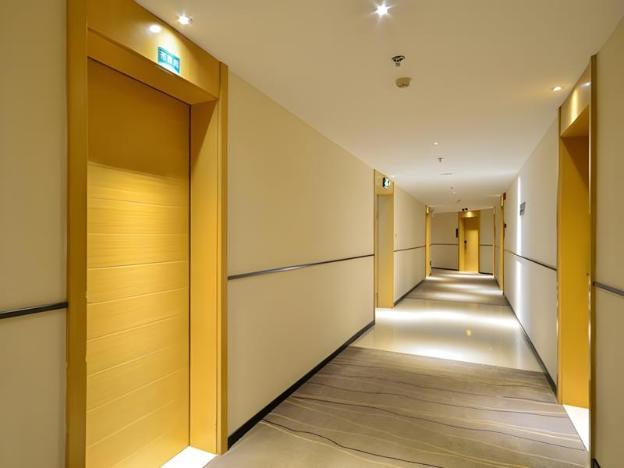 city comfort inn wuhan hanyang street caidian square metro station