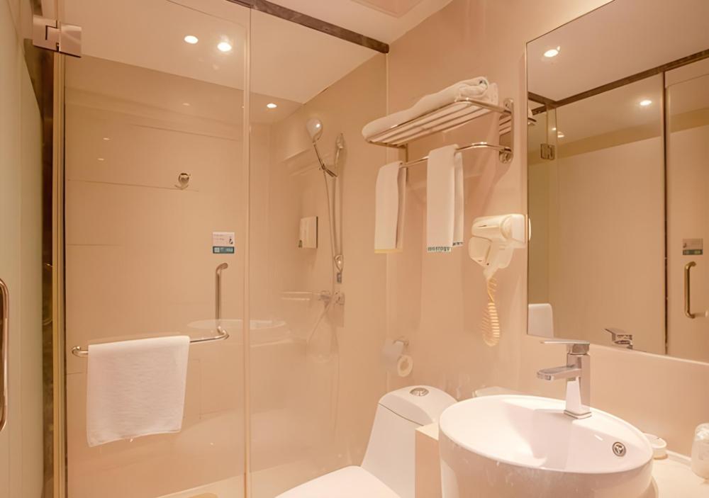 city comfort inn nanning normal university changgang road metro station