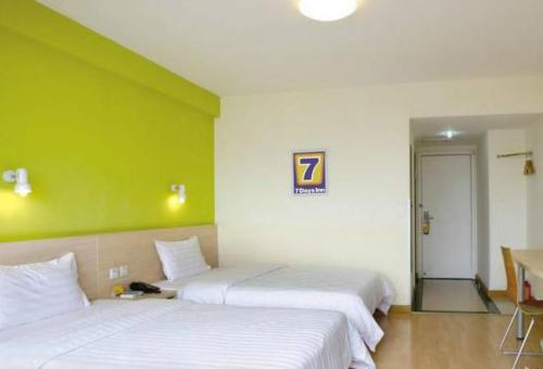 7 days inn shanghai xinzhuang metro station cloud nine plaza