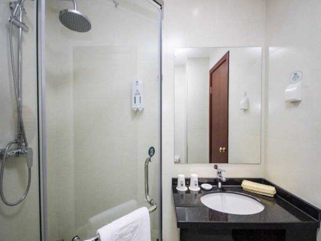 greentree inn qinhuangdao railway station square express hotel