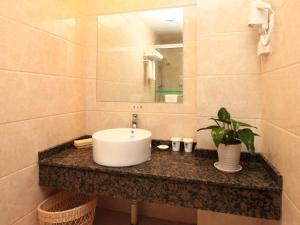 greentree inn rizhao juxian yinxing avenue middle road business hotel