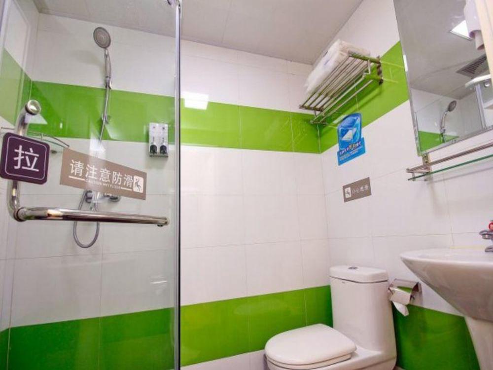 7 days inn xian zhonglou north street metro station