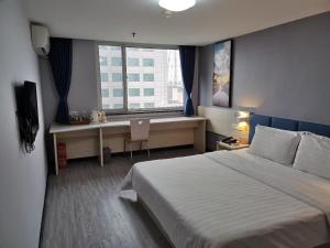 7 days inn xian zhonglou north street metro station