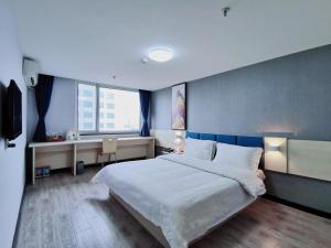 7 days inn xian zhonglou north street metro station