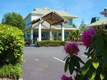 Birchwood Spa Motel,Near Whakarewarewa: The Living Maori Village,3 star