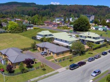 Birchwood Spa Motel,Near Whakarewarewa: The Living Maori Village,3 star