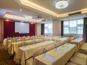 vienna hotel guangdong dongguan tangxia south high speed railway station