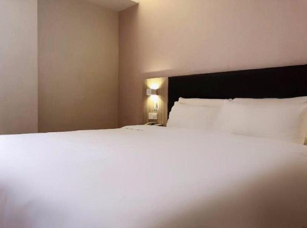 hanting hotel shanghai university of finance and economics jipu road
