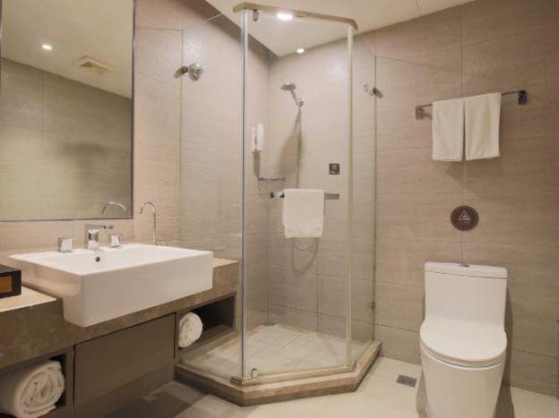 home inn plus shenyang railway station east square metro station