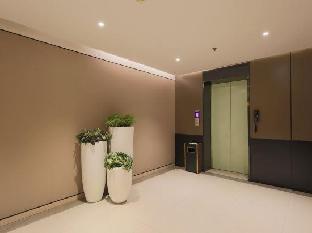 home inn plus shenyang railway station east square metro station