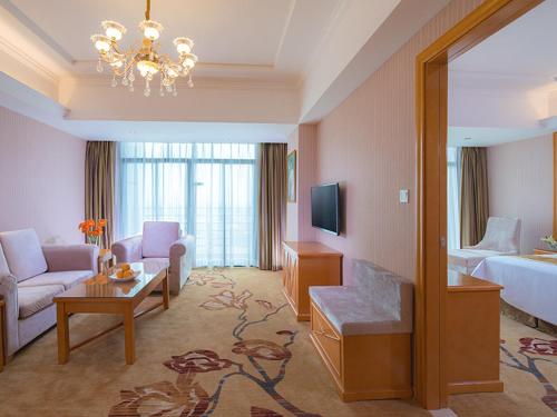 vienna hotel huizhou zhongkai chenjiang avenue