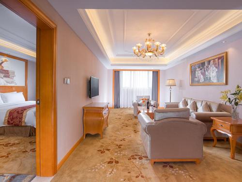 venus royal hotel guilin airport wuyue wanda plaza