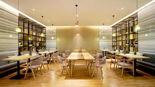 ji hotel shanghai lujiazui pudong avenue