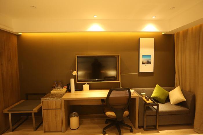atour hotel yanan baimi avenue baota mountain