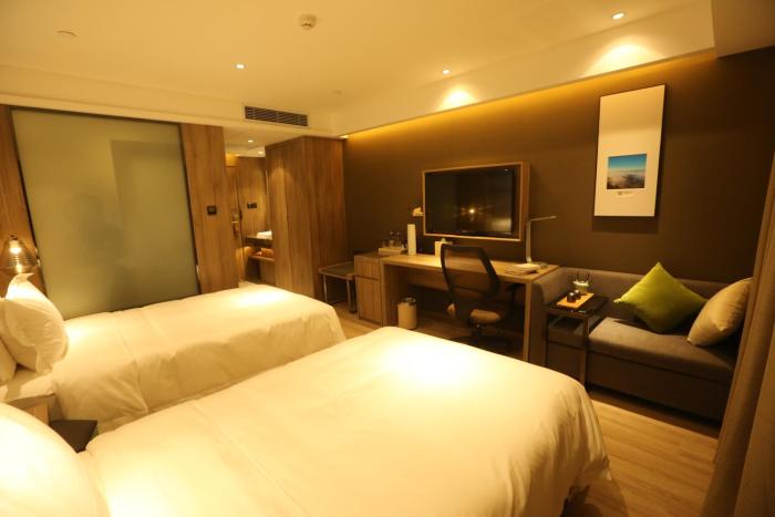 atour hotel yanan baimi avenue baota mountain