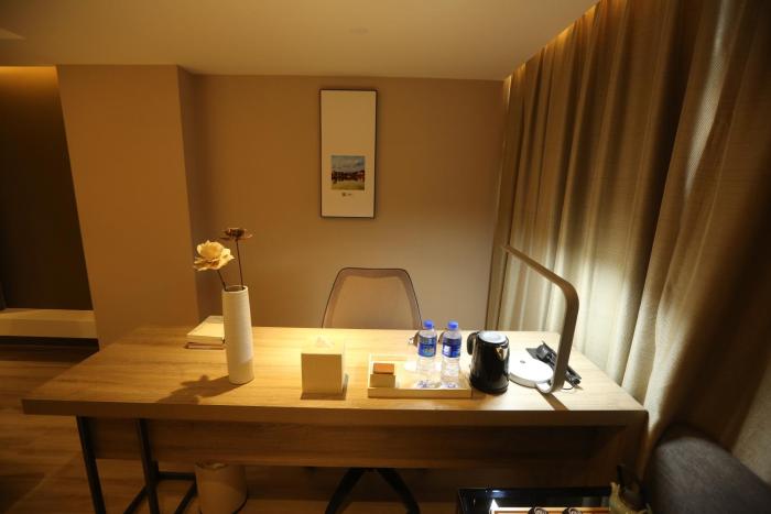 atour hotel yanan baimi avenue baota mountain