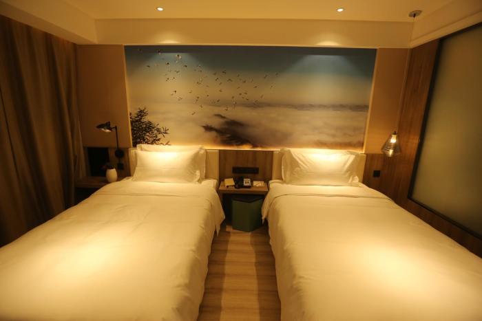 atour hotel yanan baimi avenue baota mountain