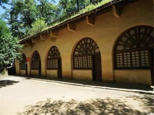 atour hotel yanan baimi avenue baota mountain