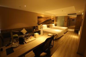 atour hotel yanan baimi avenue baota mountain
