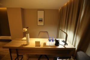 atour hotel yanan baimi avenue baota mountain