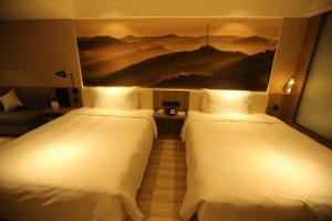 atour hotel yanan baimi avenue baota mountain
