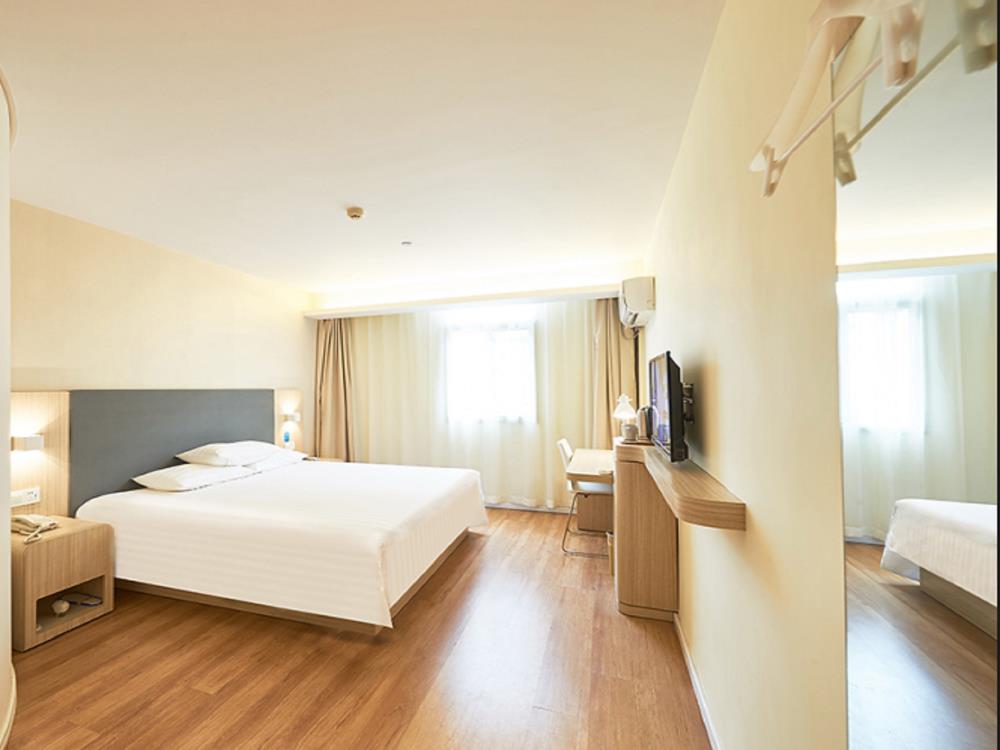 hanting hotel shenyang liming square metro station