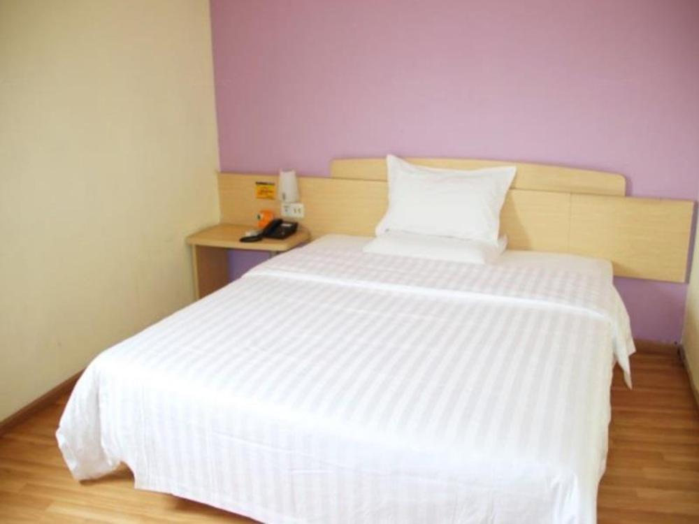 7 days inn wuhan jianghan road metro station