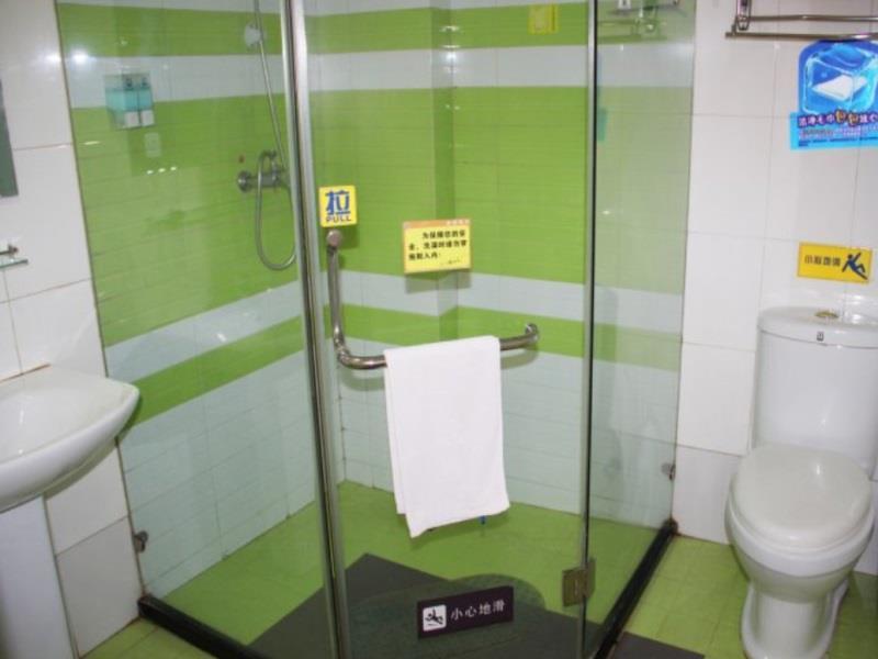 7 days inn wuhan jianghan road metro station