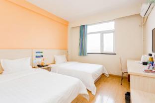 7 days inn dezhou railway station square antique market