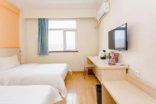 7 days inn dezhou railway station square antique market