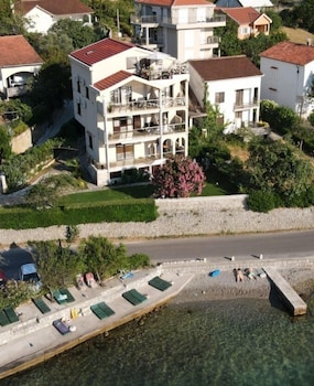 Maxhit Apartments,Near Sveti Dorde Island,3 star