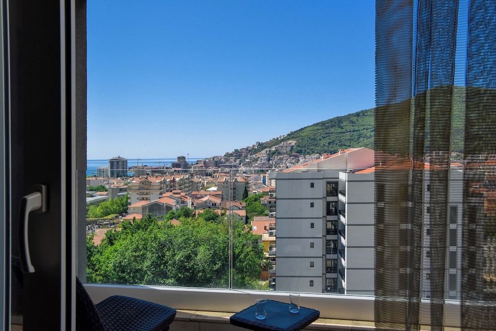 chill and go aparthotel