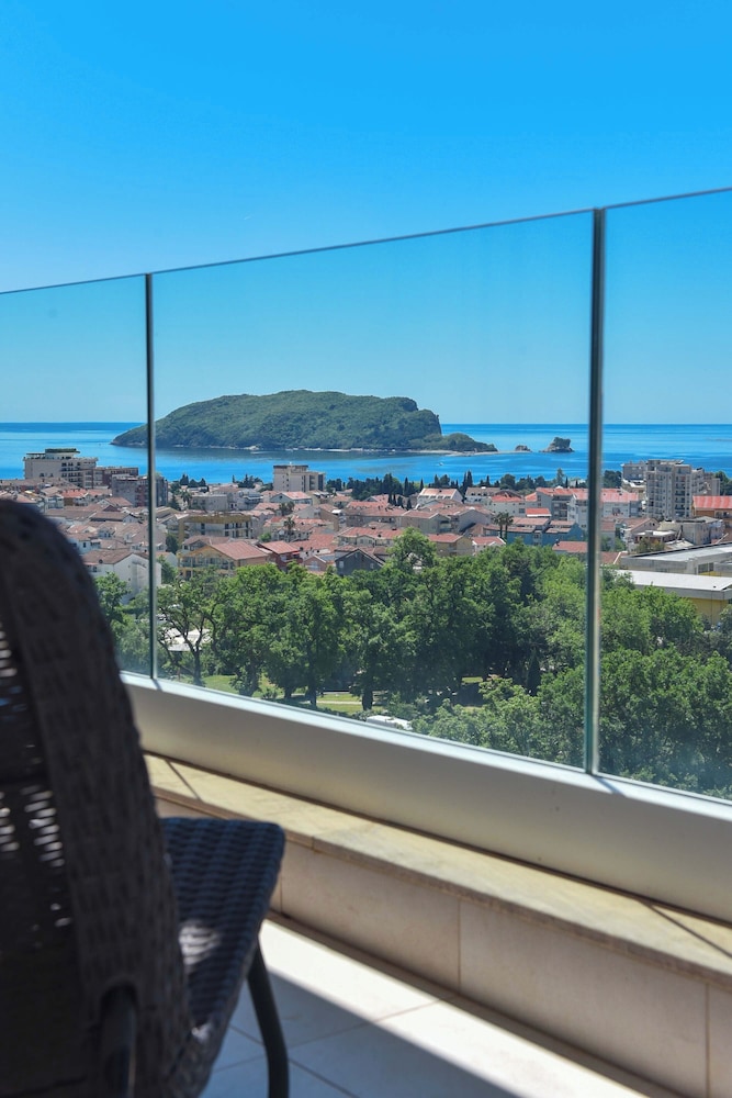 chill and go aparthotel