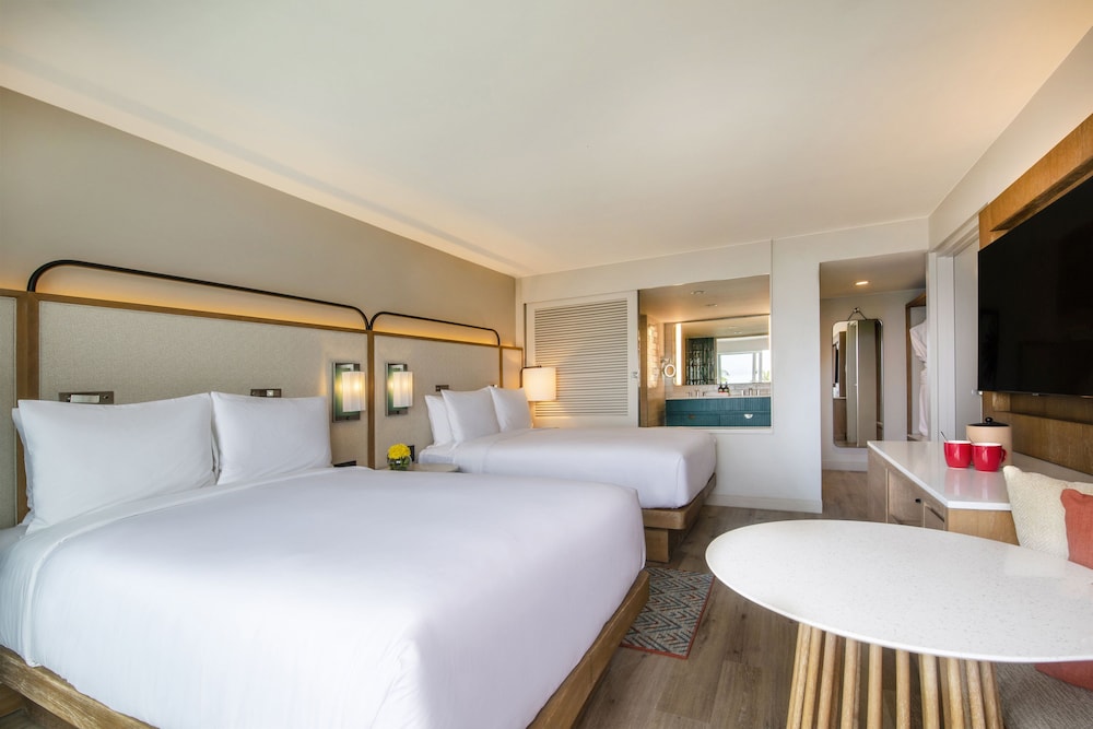 crowne plaza resort guam by ihg