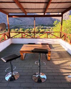 hostal alyaras