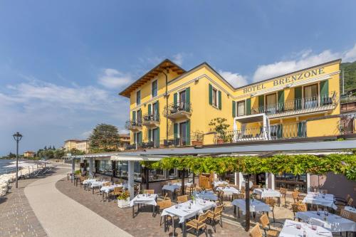 lake front hotel brenzone