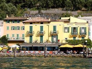 lake front hotel brenzone