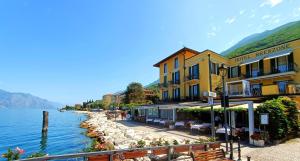lake front hotel brenzone