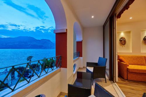 lake front hotel brenzone