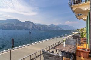 lake front hotel brenzone