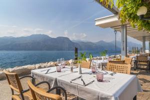 lake front hotel brenzone