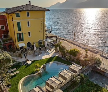 lake front hotel brenzone