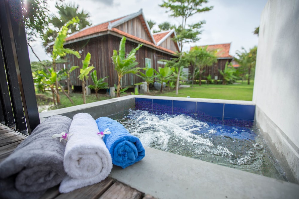 kampot river residence