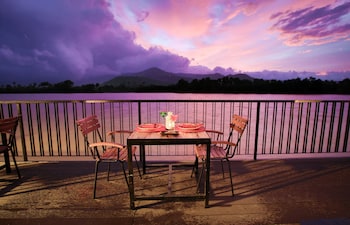 kampot river residence
