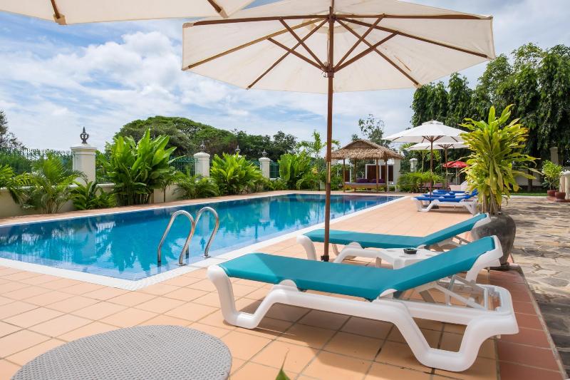 riviera hotel and resort kep