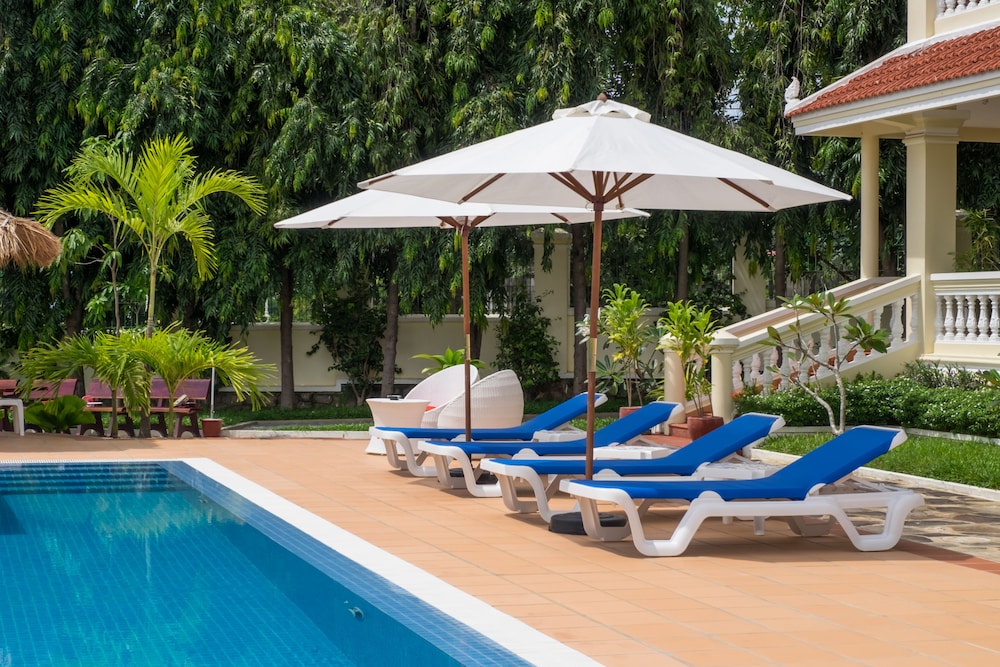 riviera hotel and resort kep