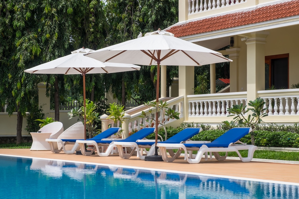 riviera hotel and resort kep