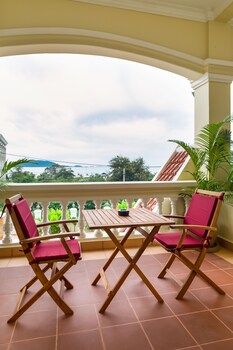 riviera hotel and resort kep