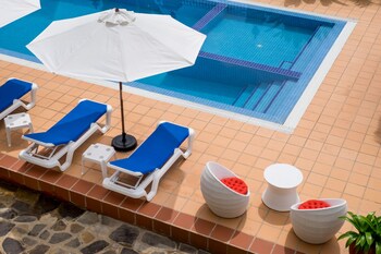 riviera hotel and resort kep